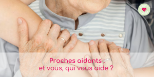 Les mains d'une personne âgée posées sur les bras d'une personne plus jeune qui l'enlace.